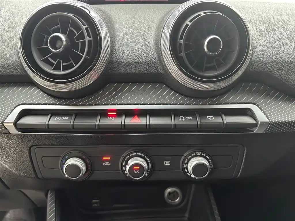 Audi Q2L