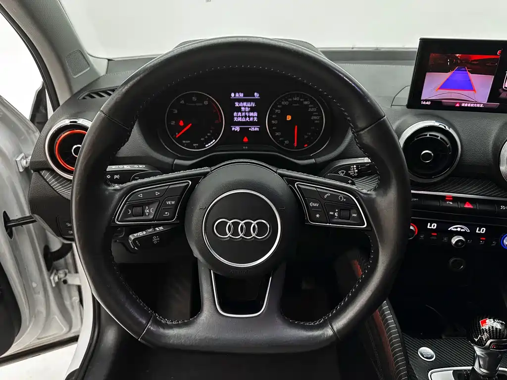 Audi Q2L