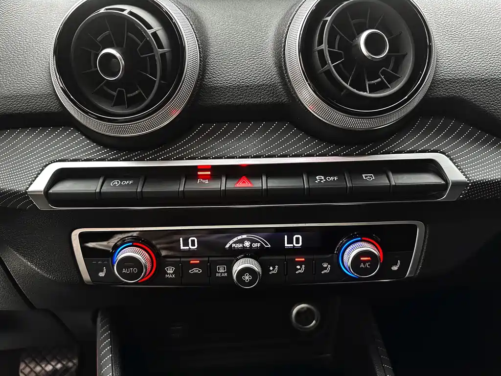 Audi Q2L
