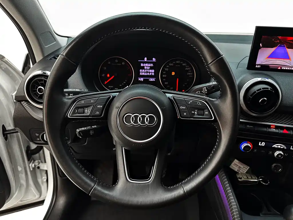 Audi Q2L