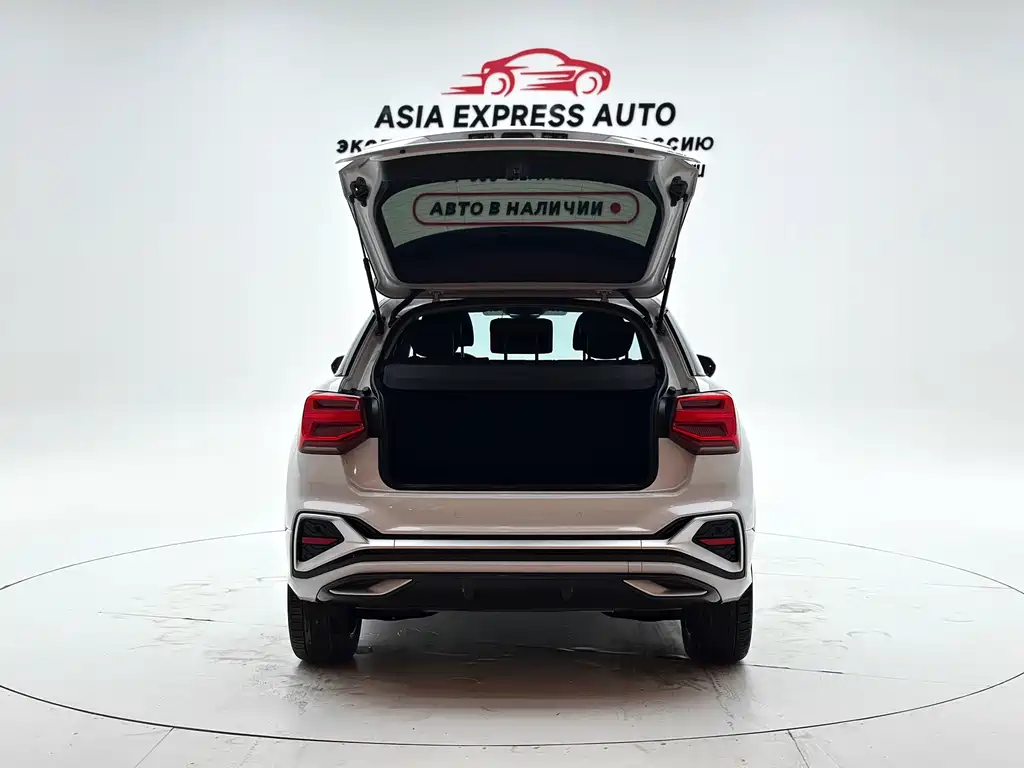 Audi Q2L