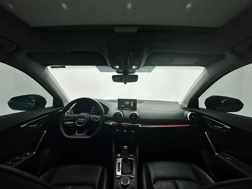 Audi Q2L