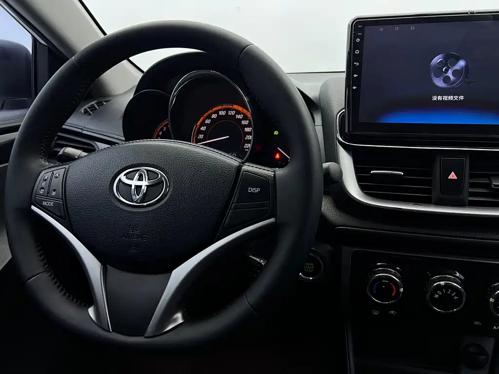 Toyota Yaris L