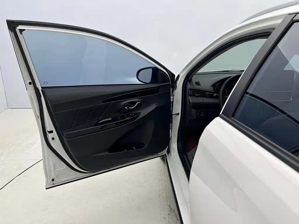 Toyota Yaris L