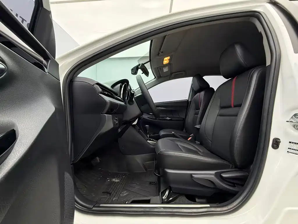 Toyota Yaris L