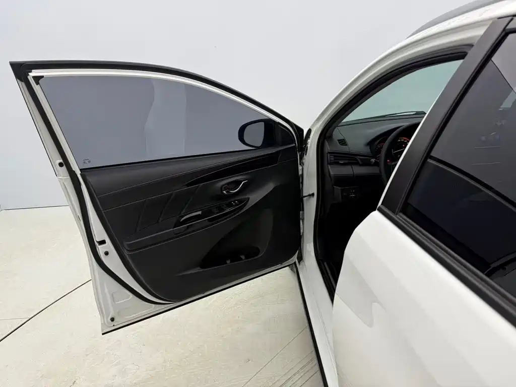 Toyota Yaris L