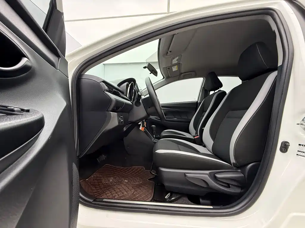 Toyota Yaris L