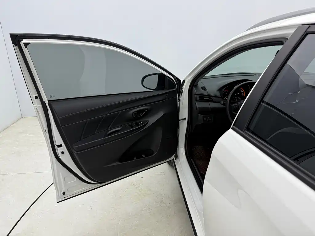 Toyota Yaris L