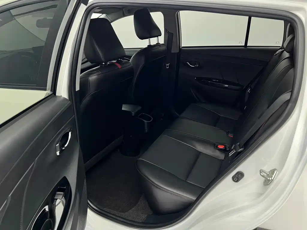Toyota Yaris L