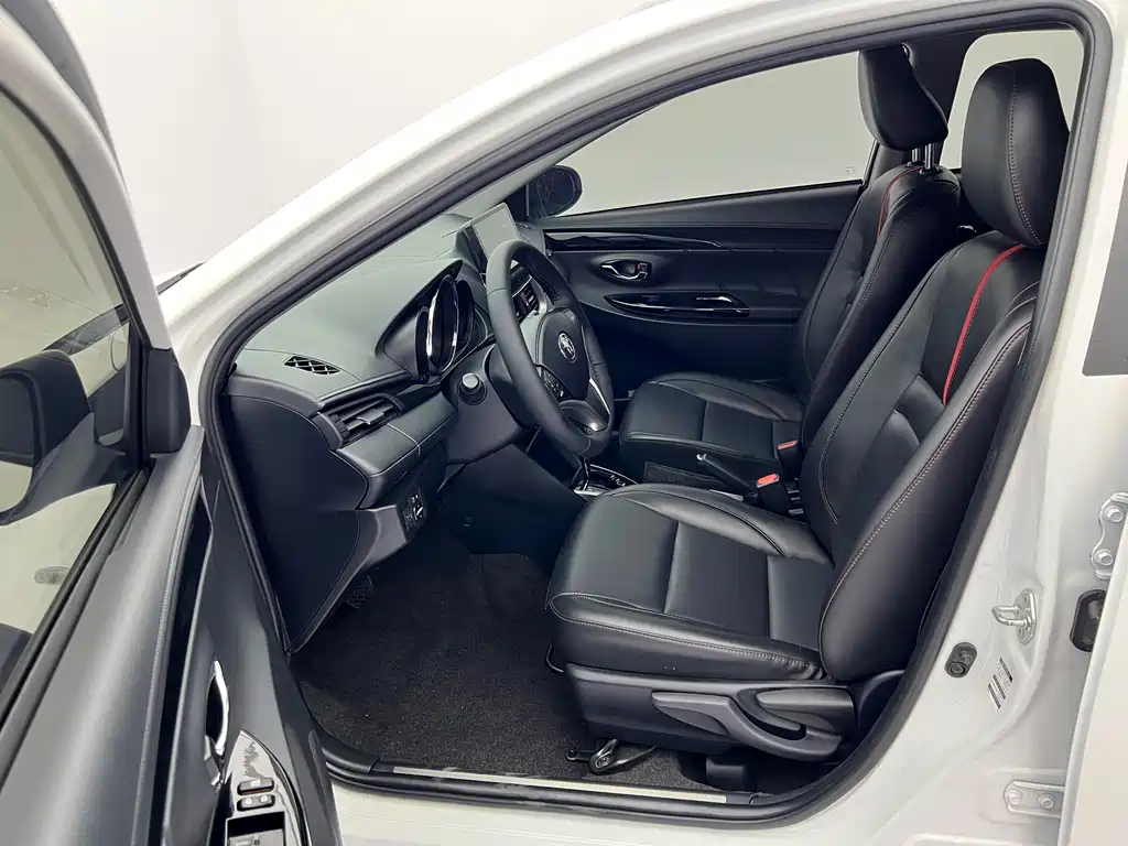 Toyota Yaris L