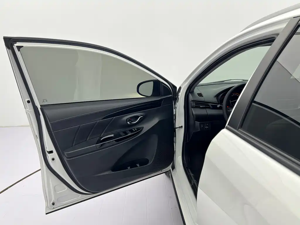 Toyota Yaris L