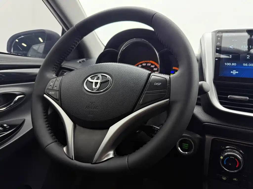 Toyota Yaris L