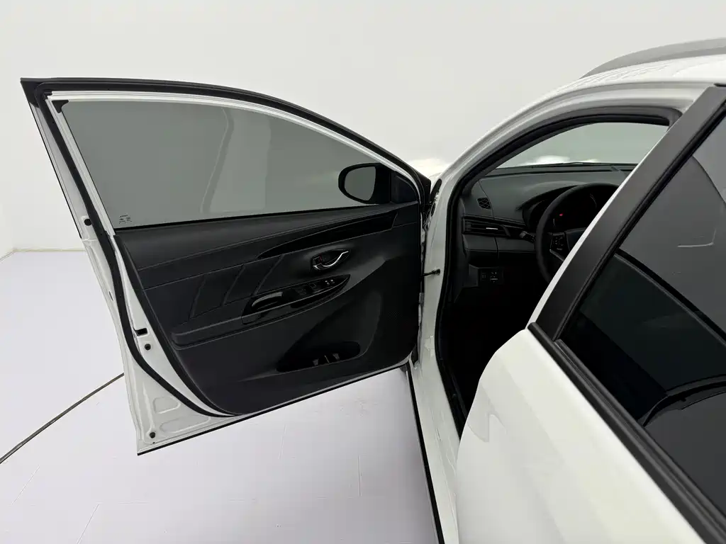 Toyota Yaris L