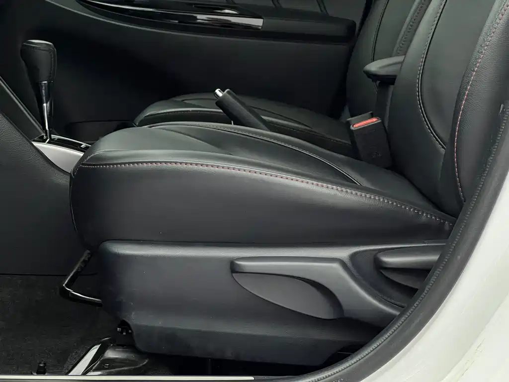 Toyota Yaris L
