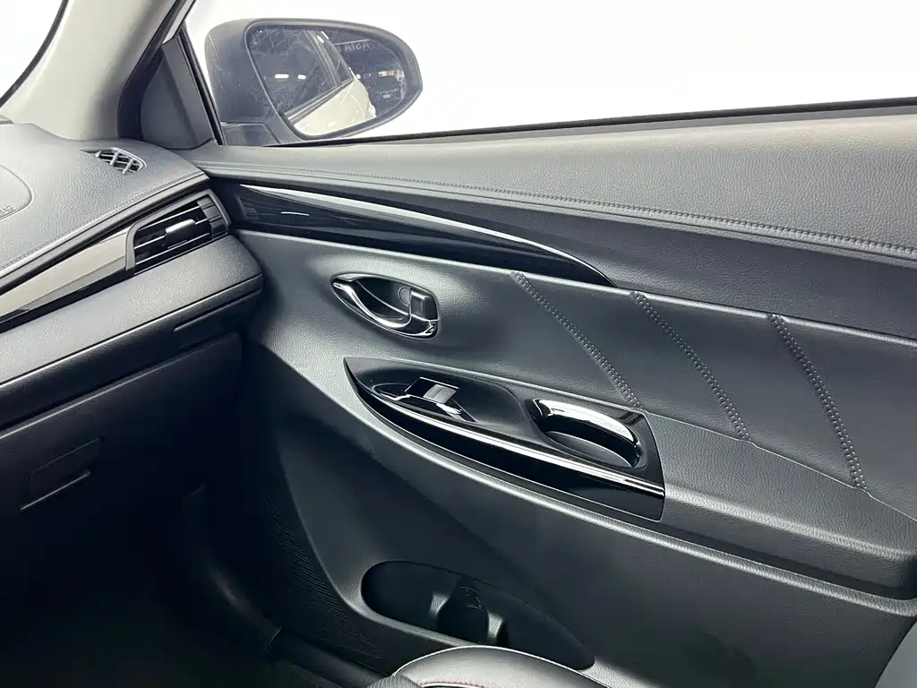 Toyota Yaris L