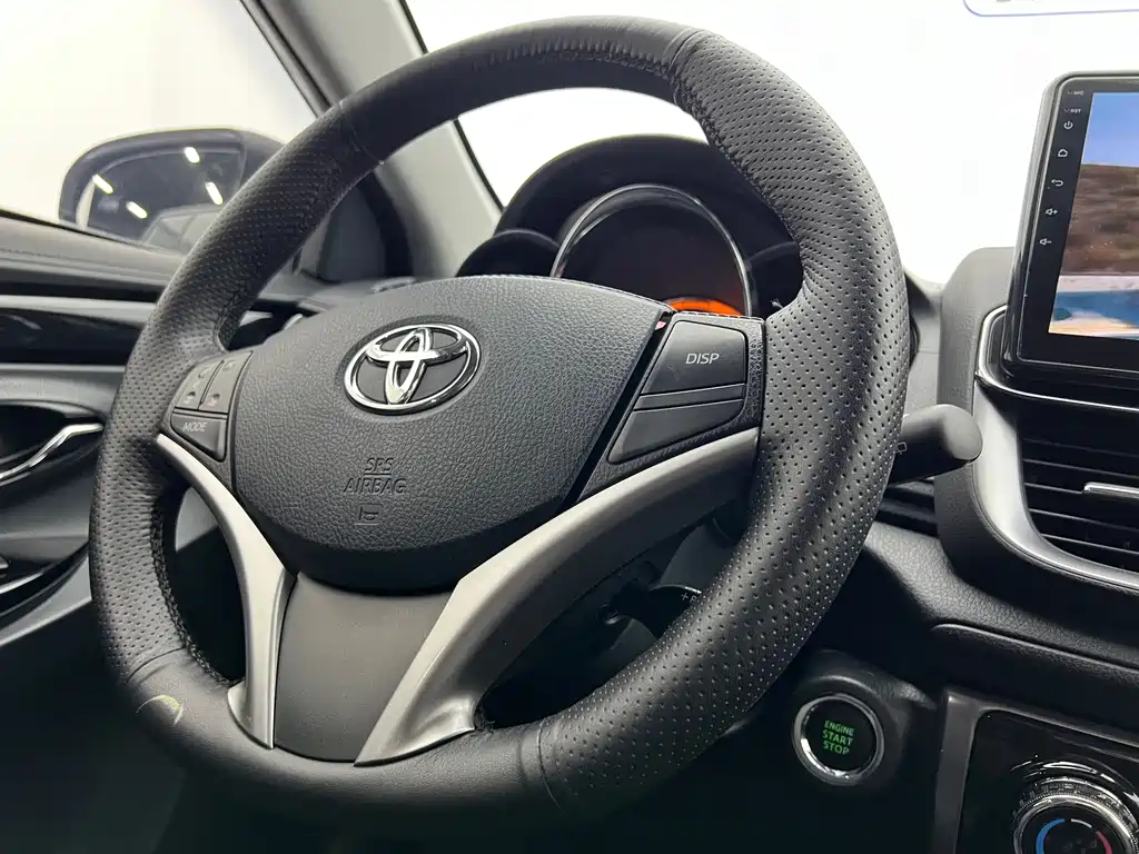 Toyota Yaris L