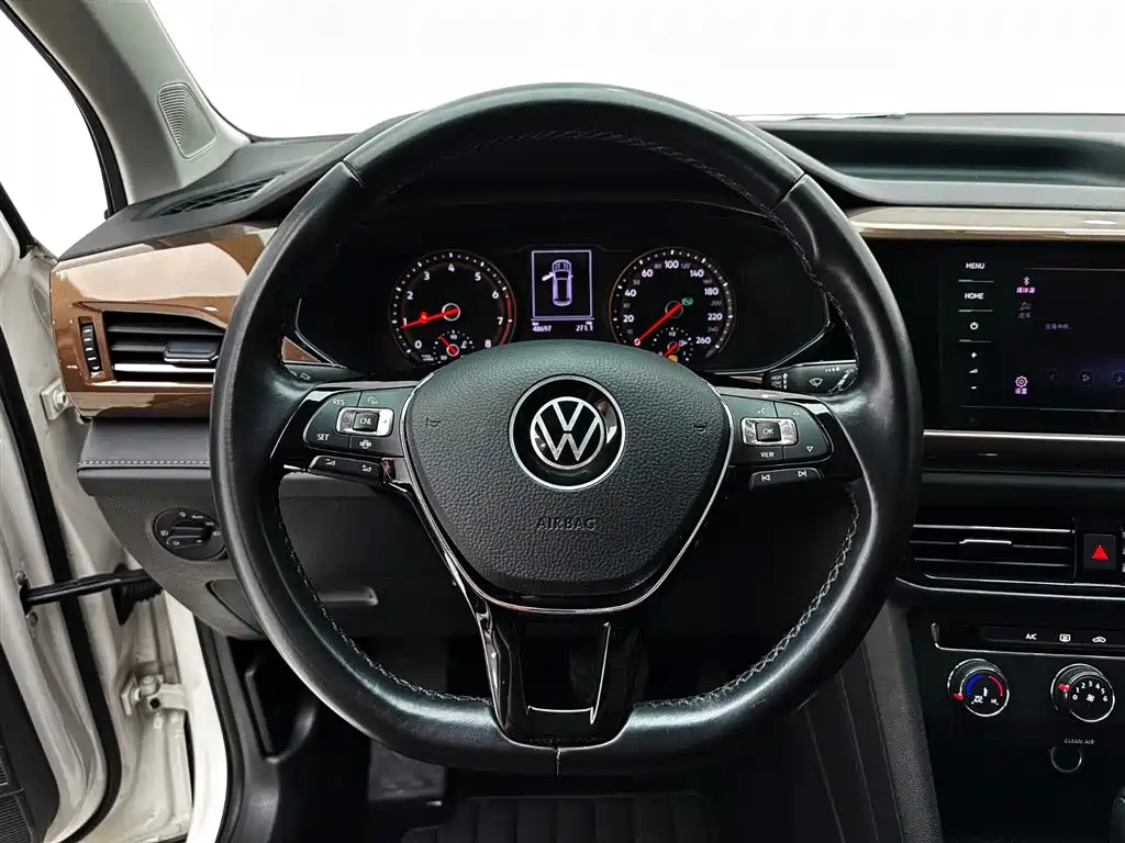 Volkswagen Tharu