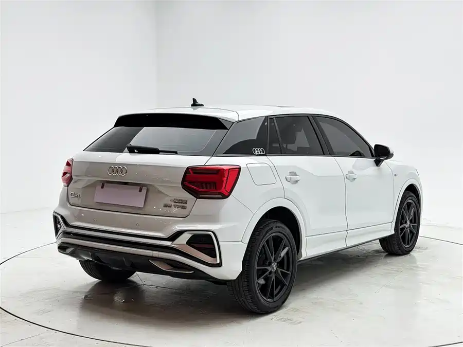 Audi Q2L