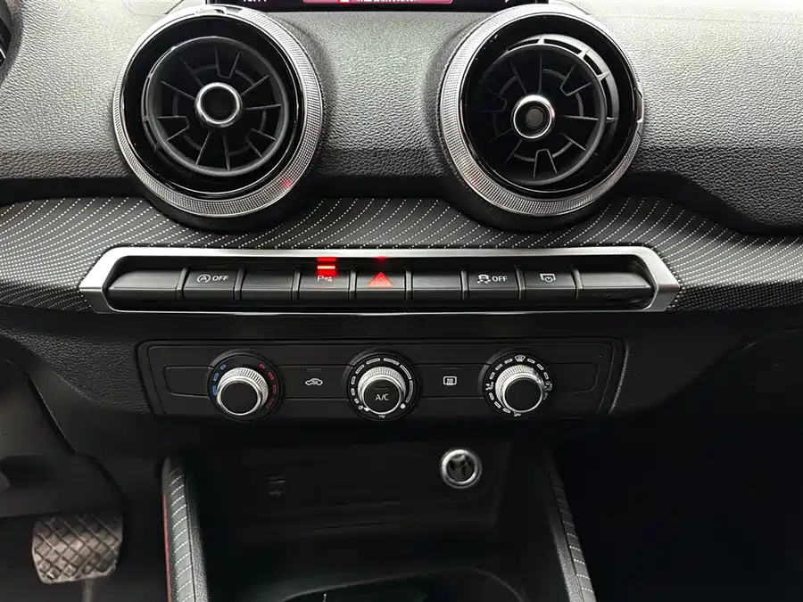 Audi Q2L