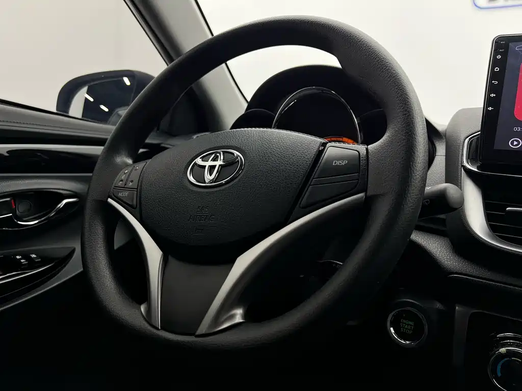 Toyota Yaris L