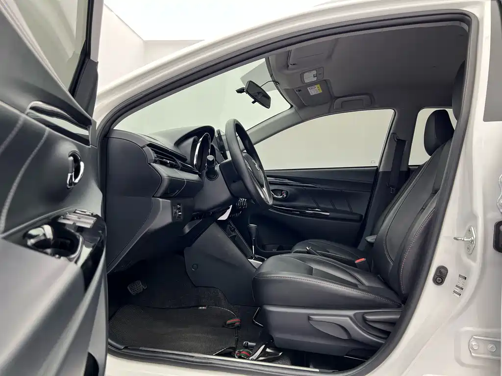 Toyota Yaris L