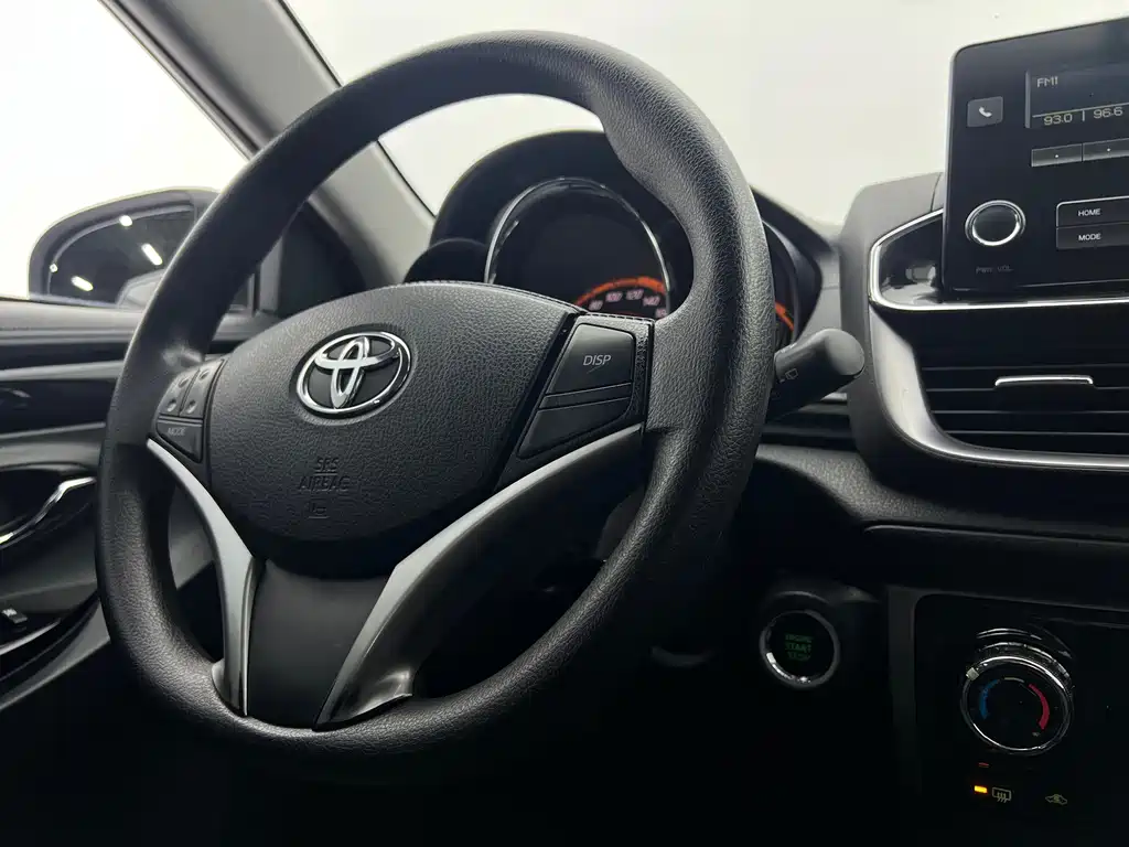 Toyota Yaris L