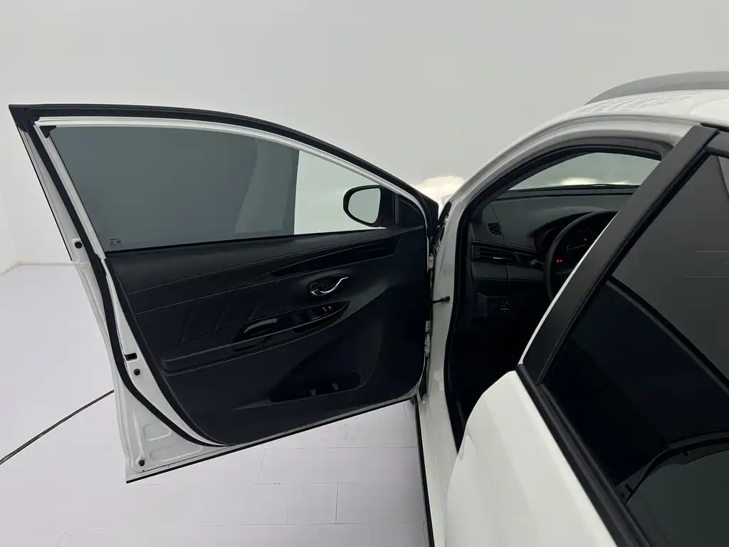 Toyota Yaris L