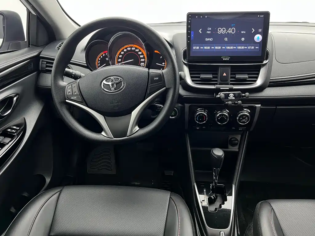 Toyota Yaris L