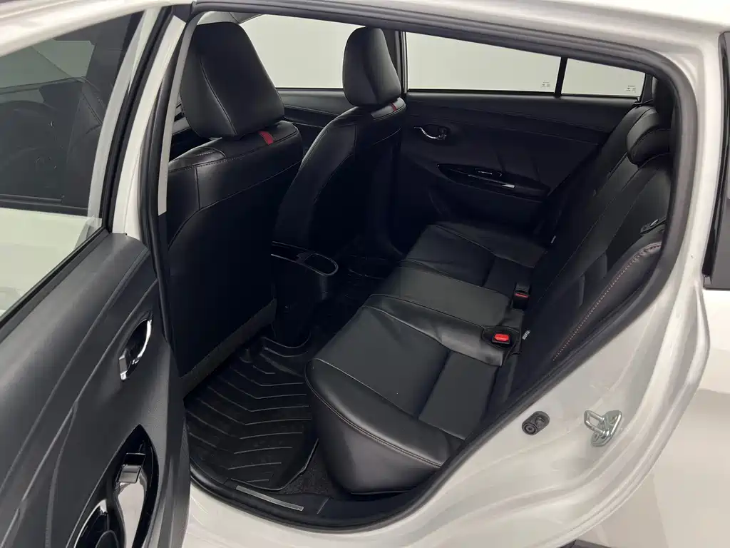 Toyota Yaris L