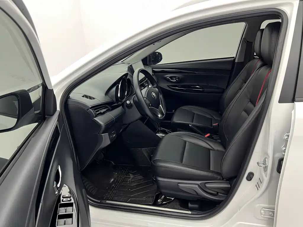 Toyota Yaris L