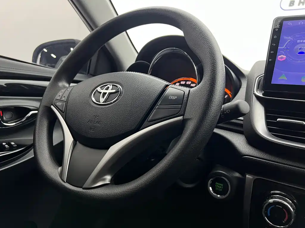 Toyota Yaris L