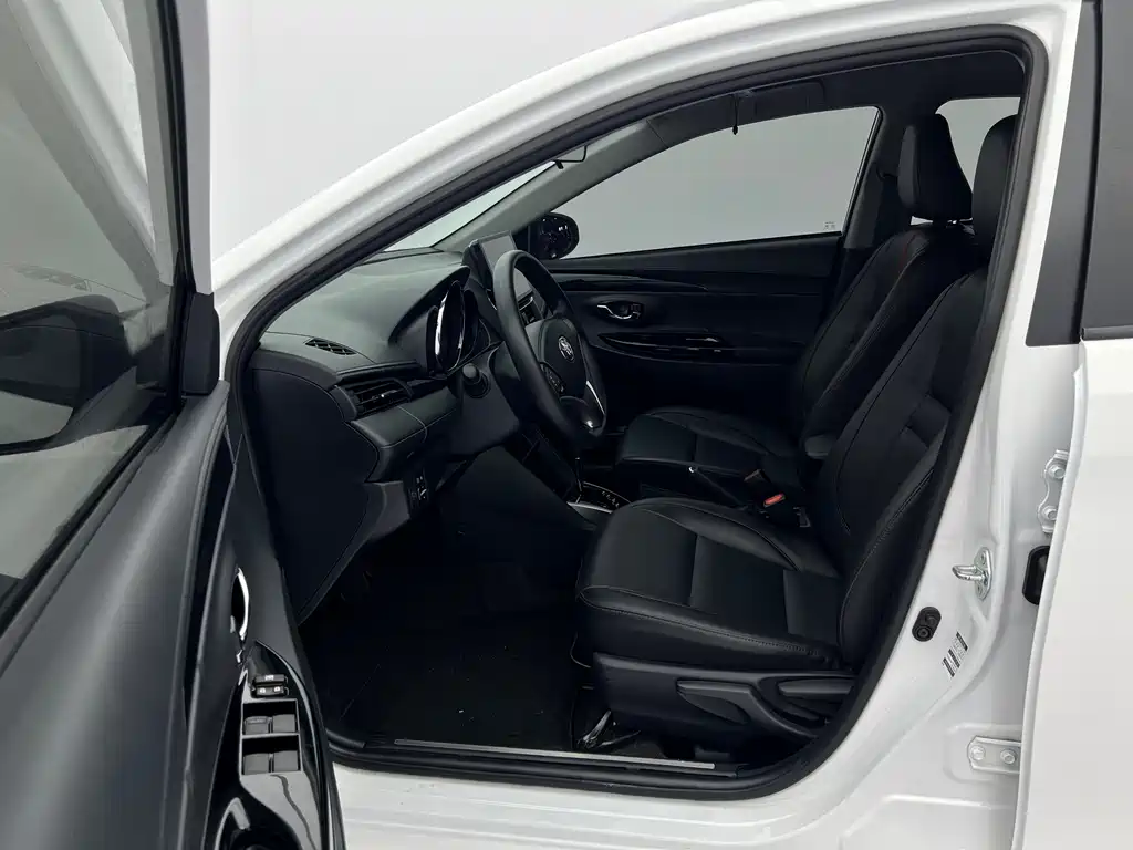 Toyota Yaris L