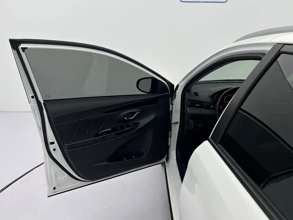 Toyota Yaris L