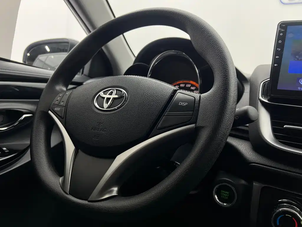 Toyota Yaris L