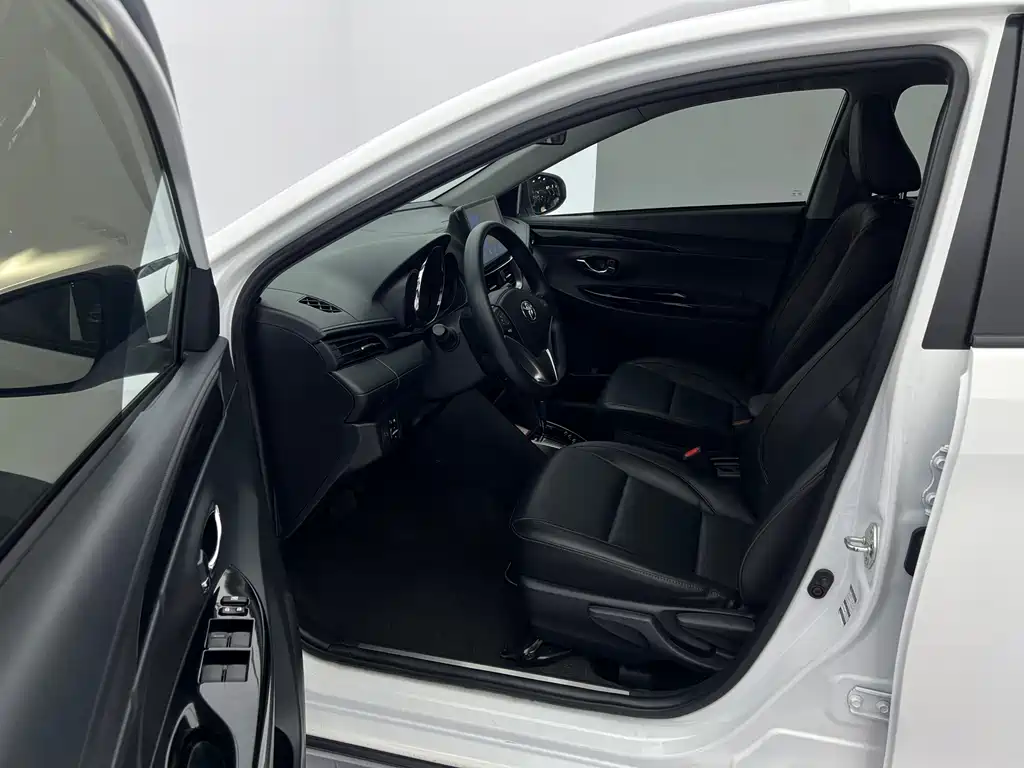 Toyota Yaris L
