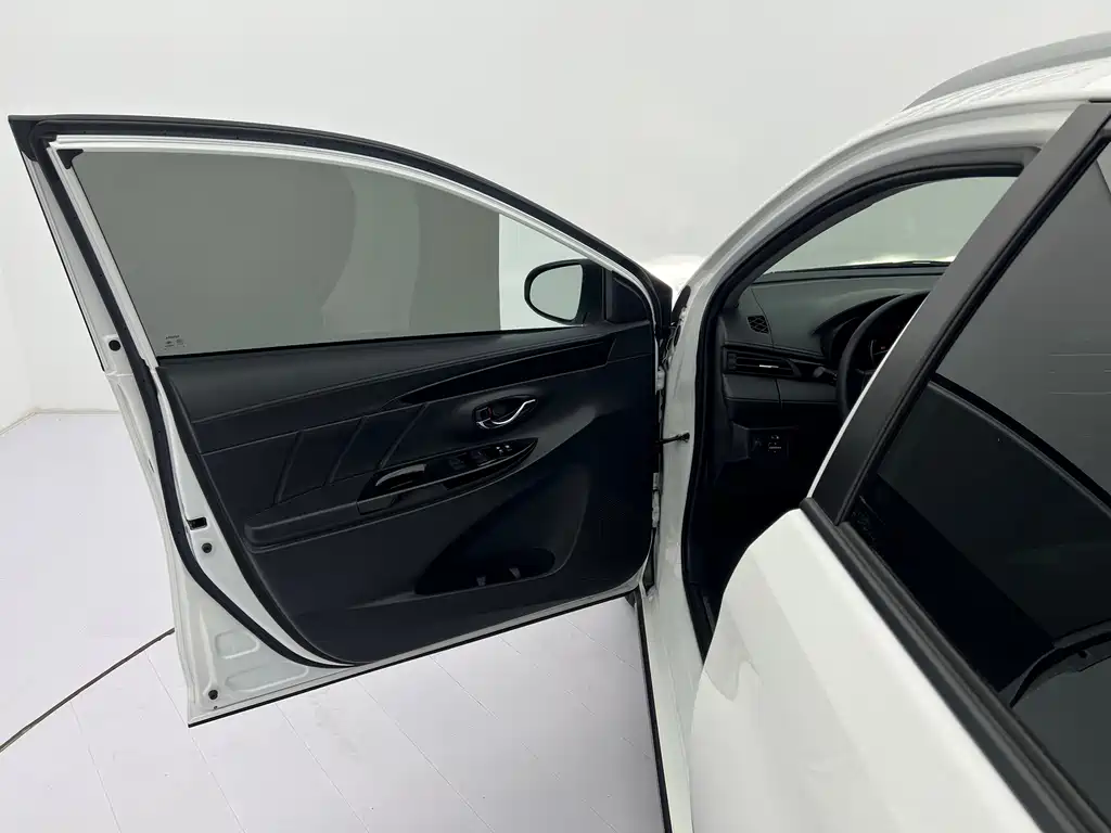 Toyota Yaris L