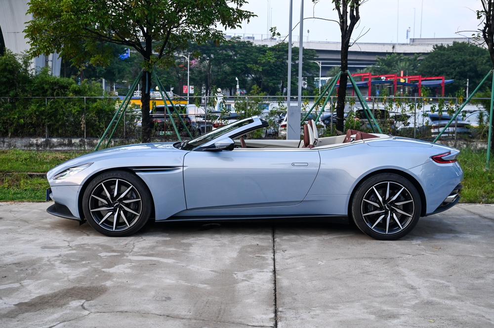 Aston Martin Aston Martin DB11