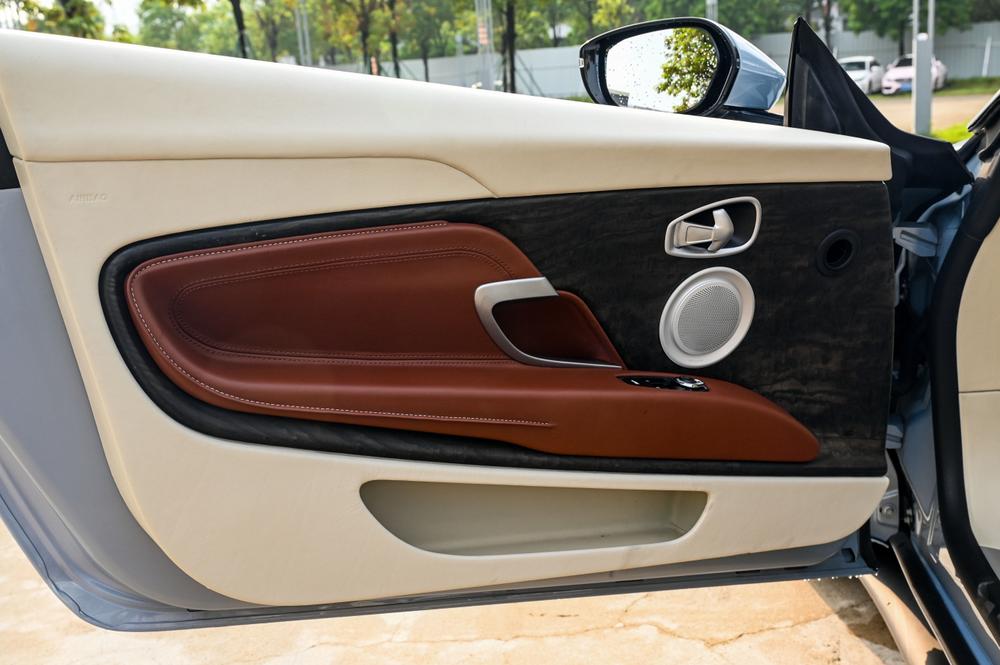 Aston Martin Aston Martin DB11