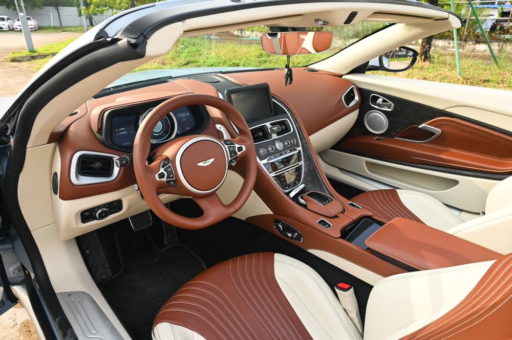 Aston Martin Aston Martin DB11