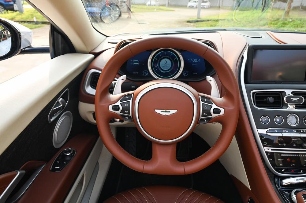 Aston Martin Aston Martin DB11