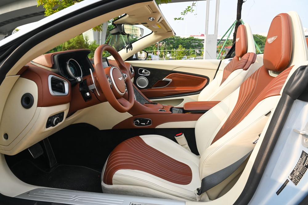 Aston Martin Aston Martin DB11