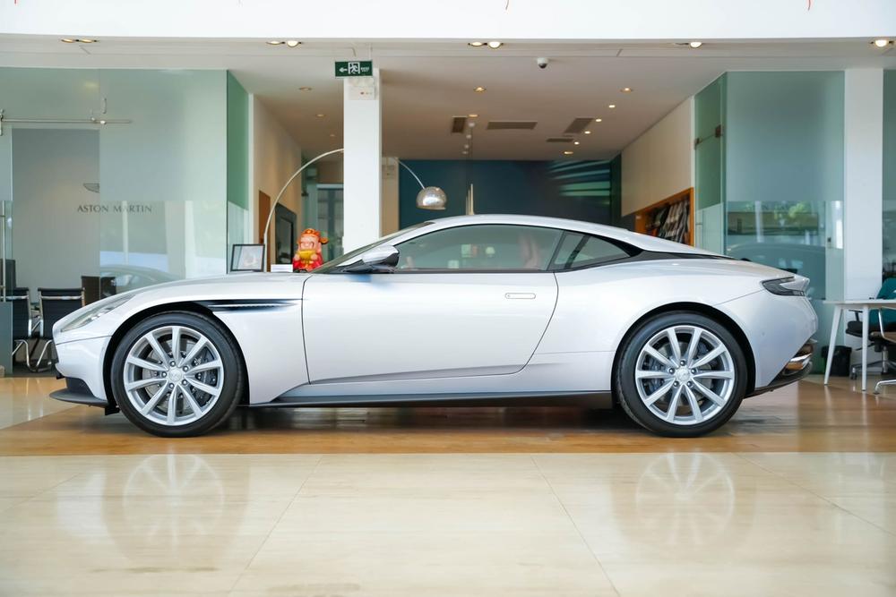 Aston Martin Aston Martin DB11