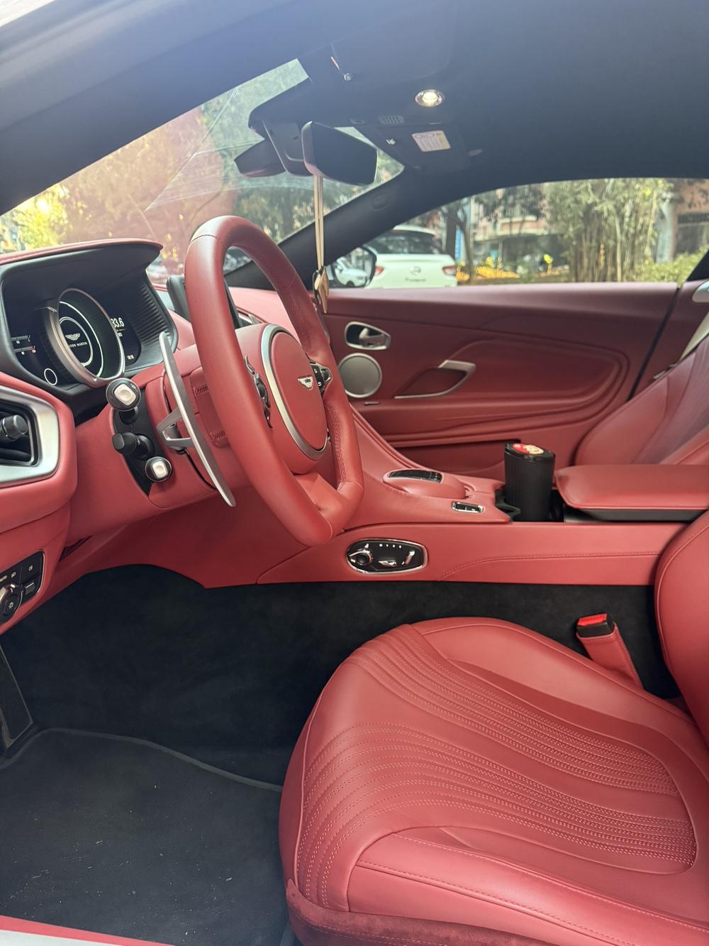 Aston Martin Aston Martin DB11