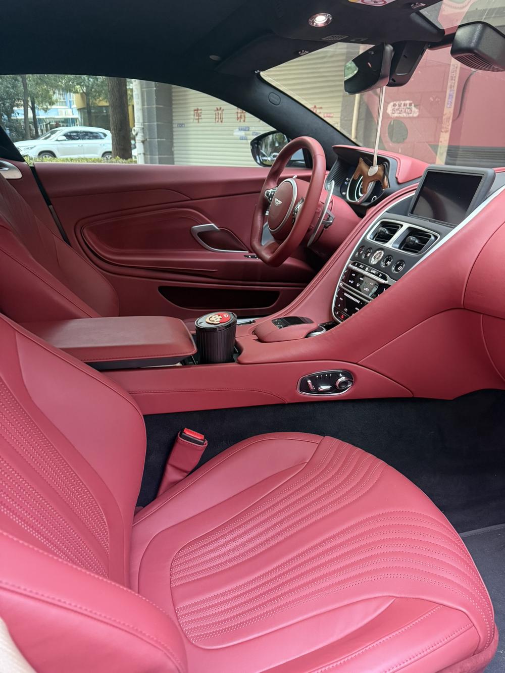Aston Martin Aston Martin DB11
