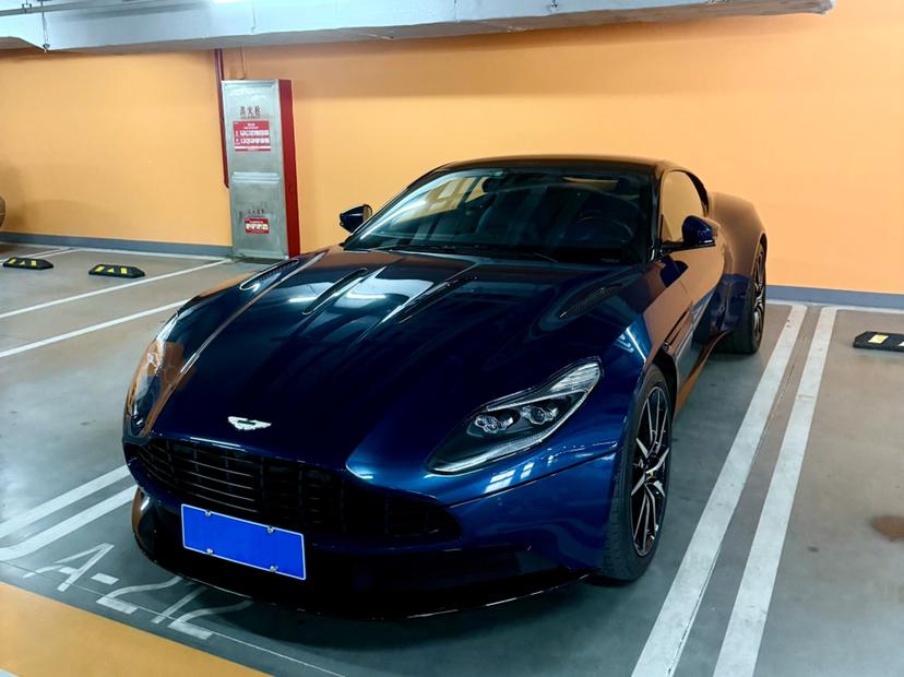 Aston Martin Aston Martin DB11