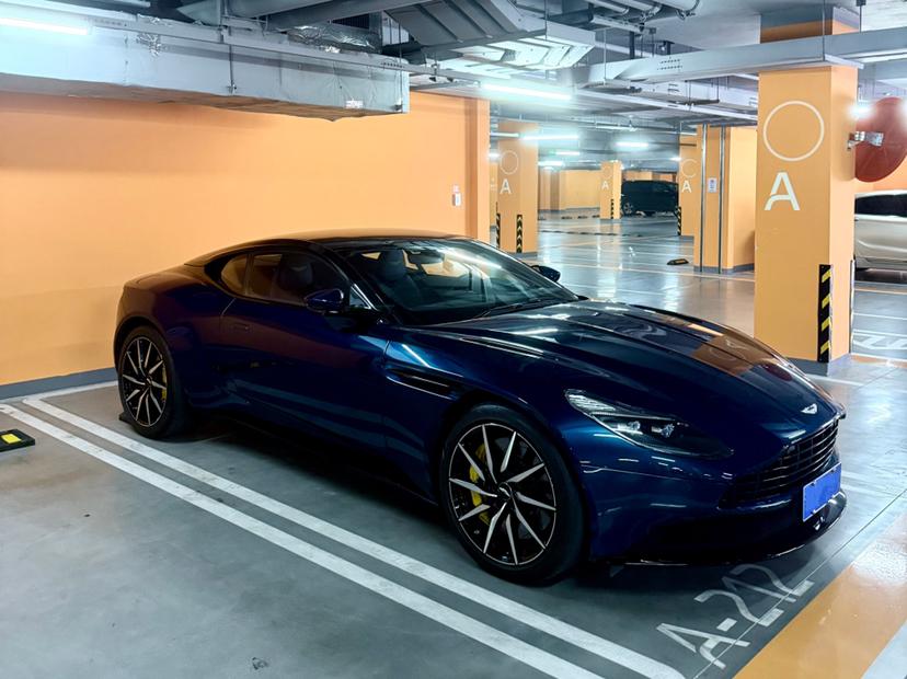 Aston Martin Aston Martin DB11