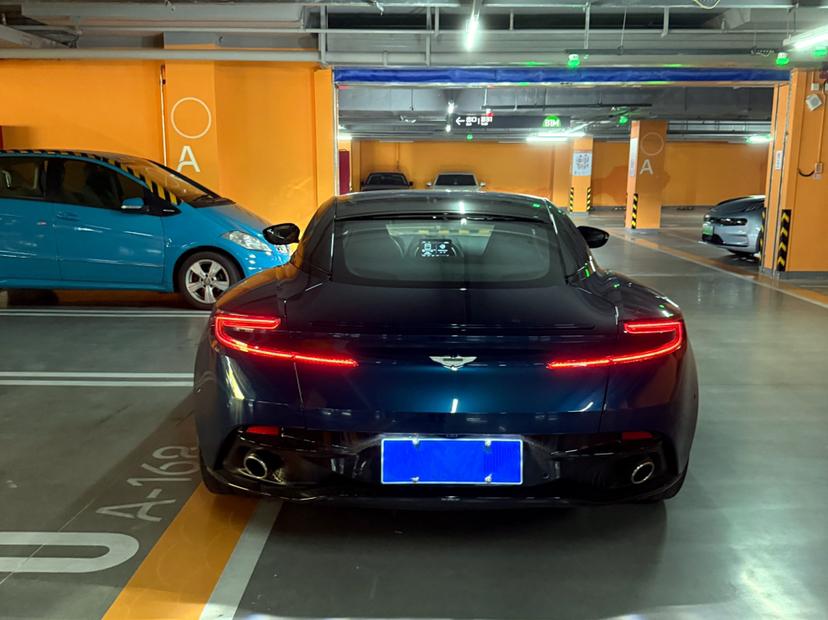 Aston Martin Aston Martin DB11