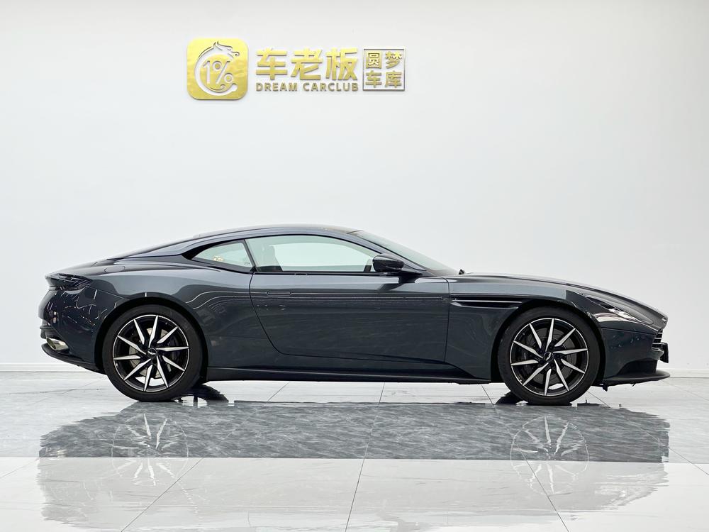 Aston Martin Aston Martin DB11