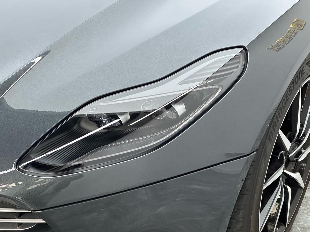 Aston Martin Aston Martin DB11