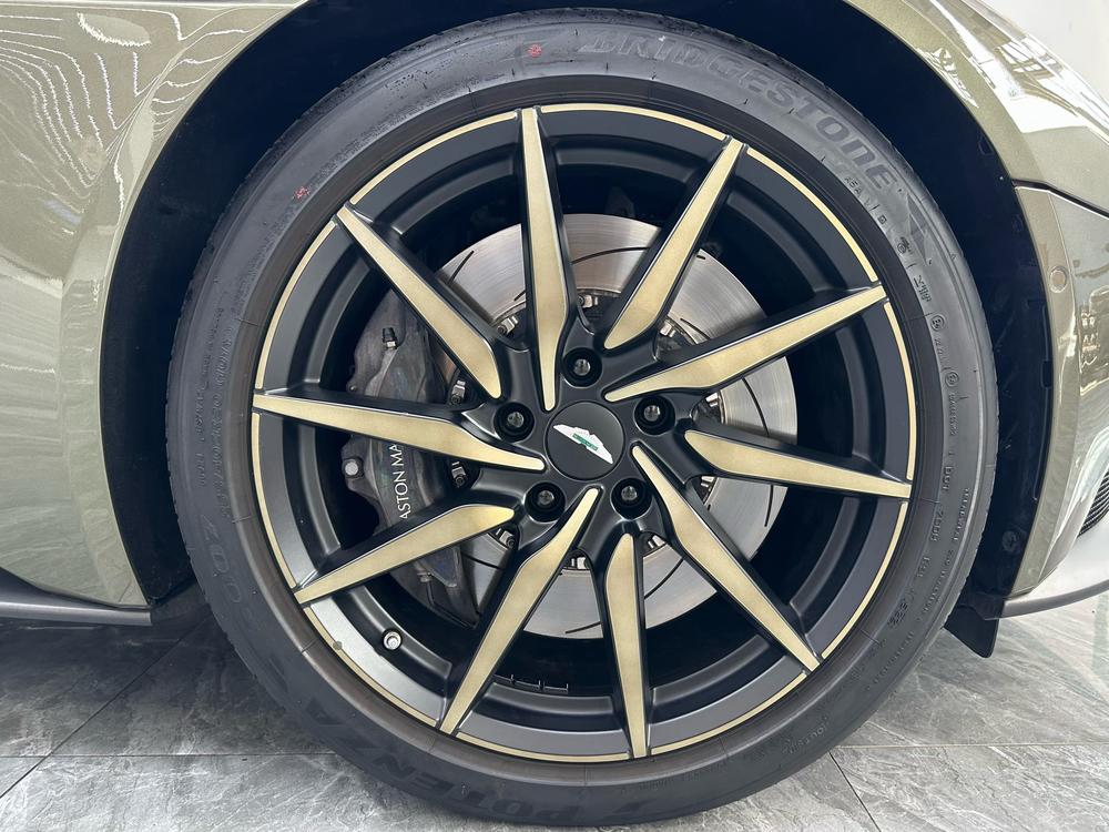 Aston Martin Aston Martin DB11